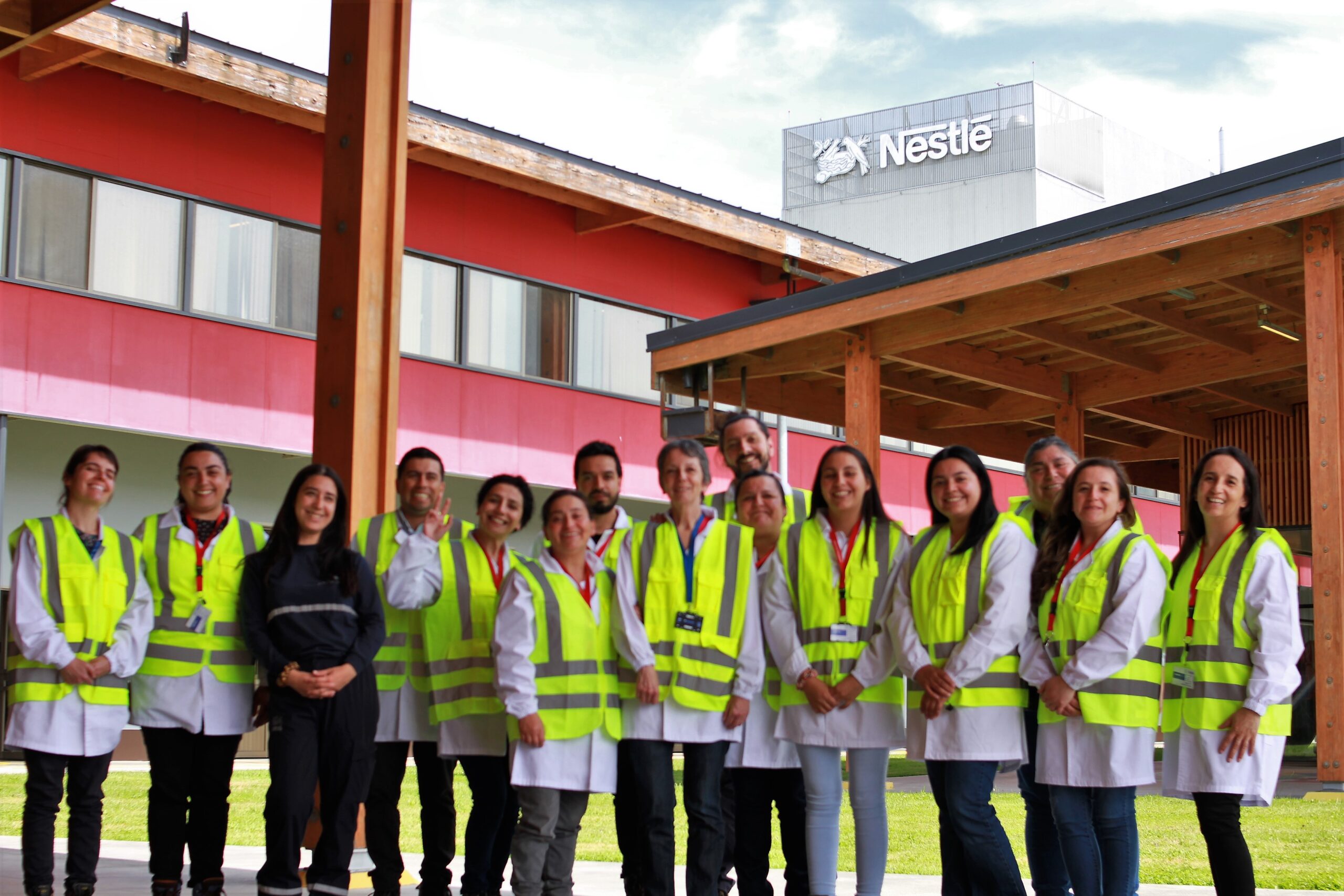 Profesores de Zona Sur visitan empresas Nestle y MultiX